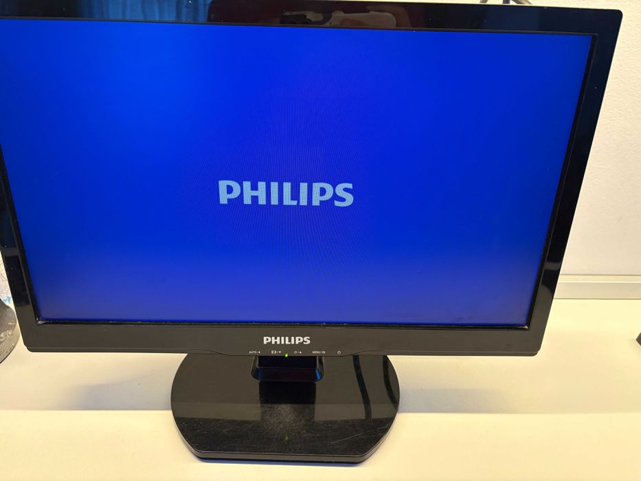 Монитор Philips 18 inch