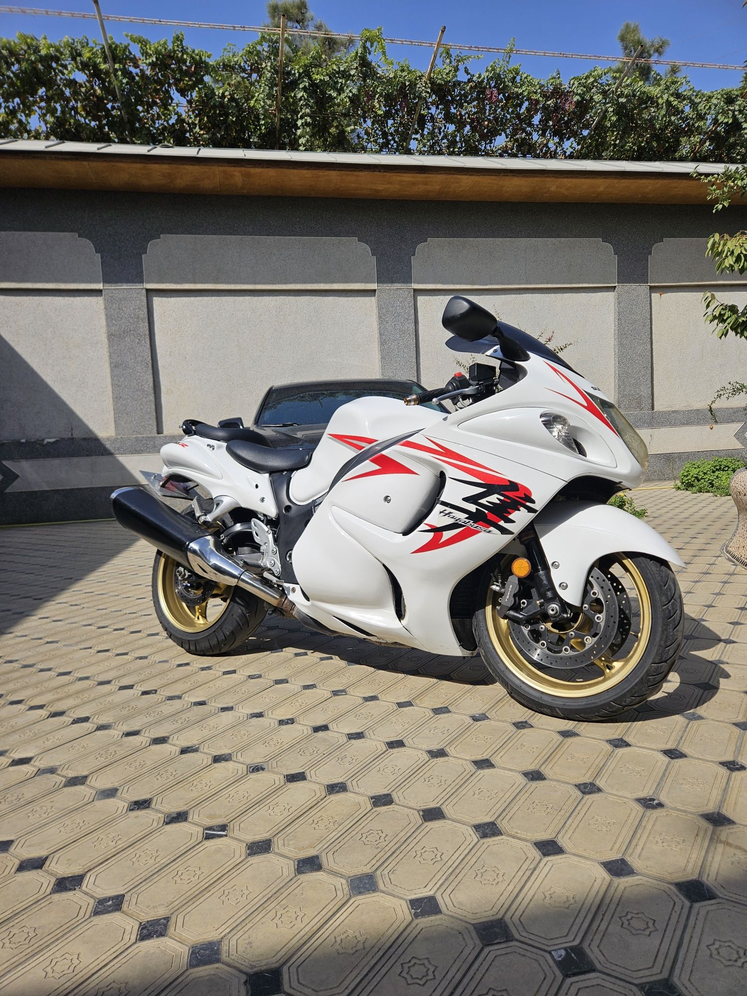 Suzuki Hayabusa.