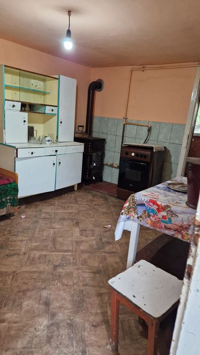 Dau în chirie casa în Valea Larga, 1000 m.p curte si gradina