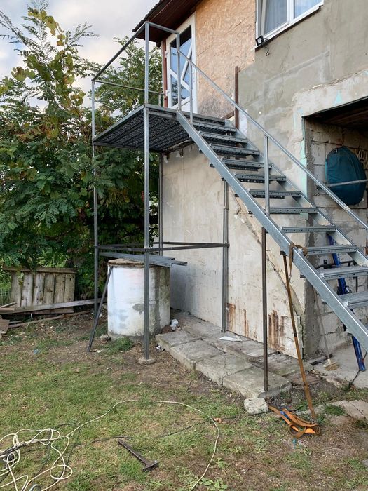 Scara metalica zincata exterioara pt  casa , beci și incendiu ISU
