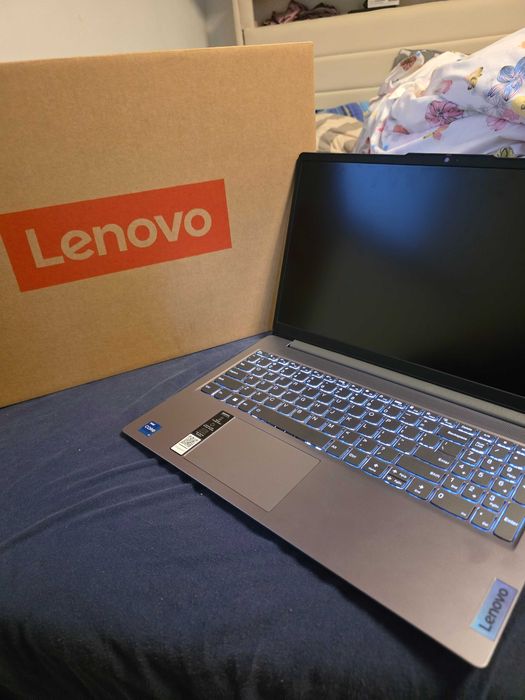 Laptop IdeaPad Slim 3 15IRH8