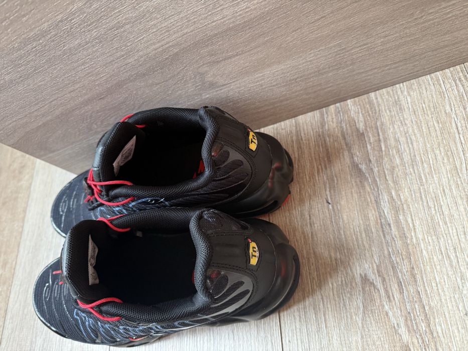 Nike Air Max Plus TN Tuned Air Black Red