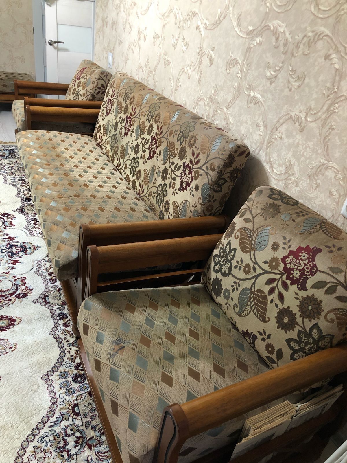 Продам стол со стульями
