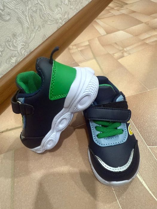 Продам Кроссовки детский