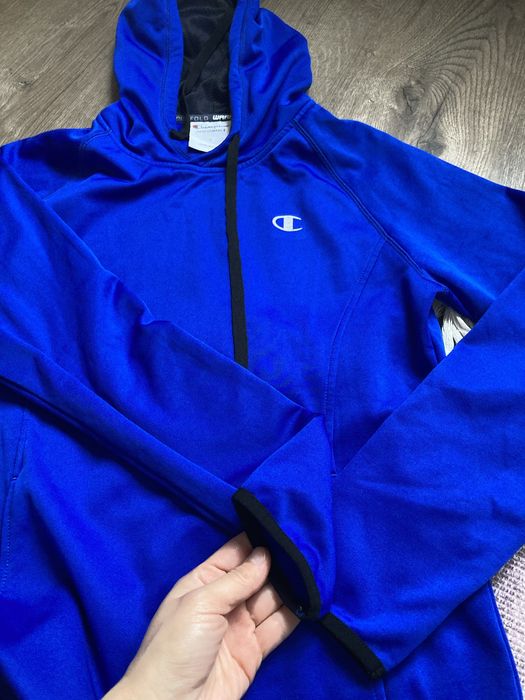 Суичър на Champion мек и топъл