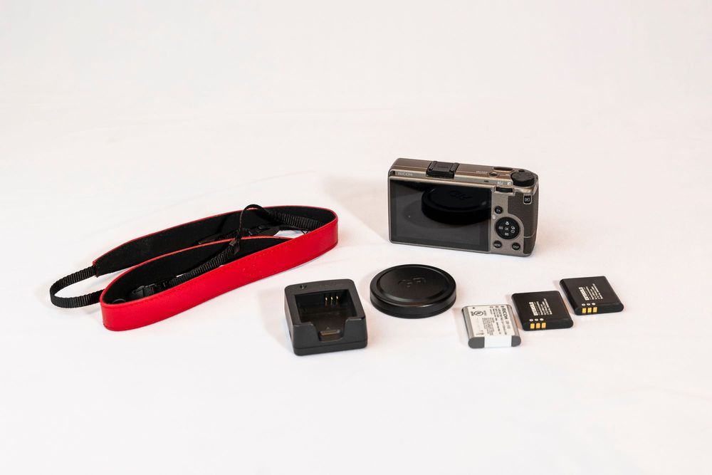 Ricoh GR III Diary Edition sau schimb cu GR IIIx