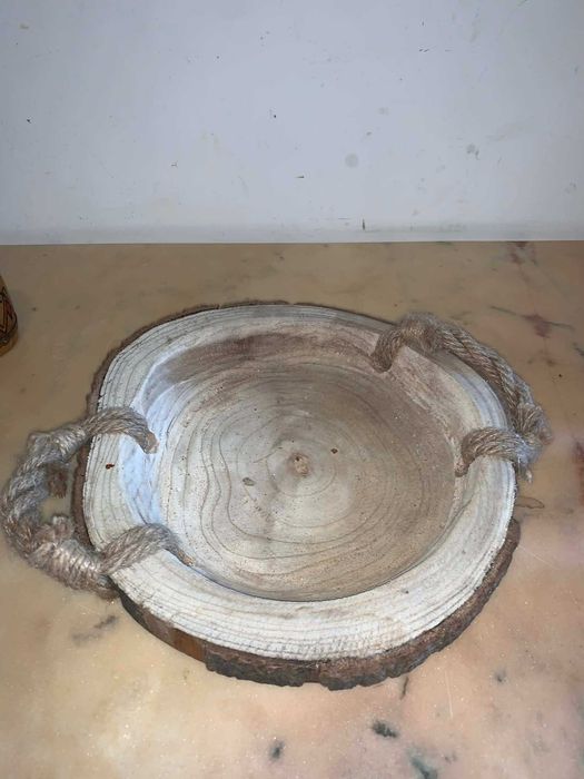 Platou cu sase pahare din lemn sculptat gravat manual