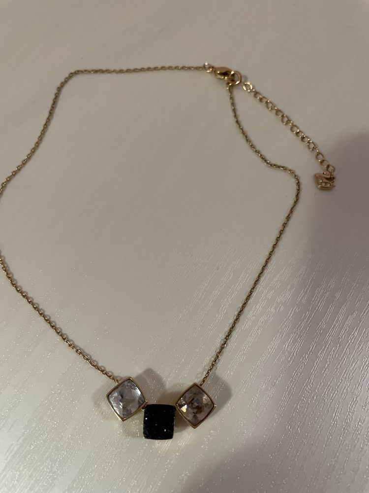 Swarovski комплект обеци + колие
