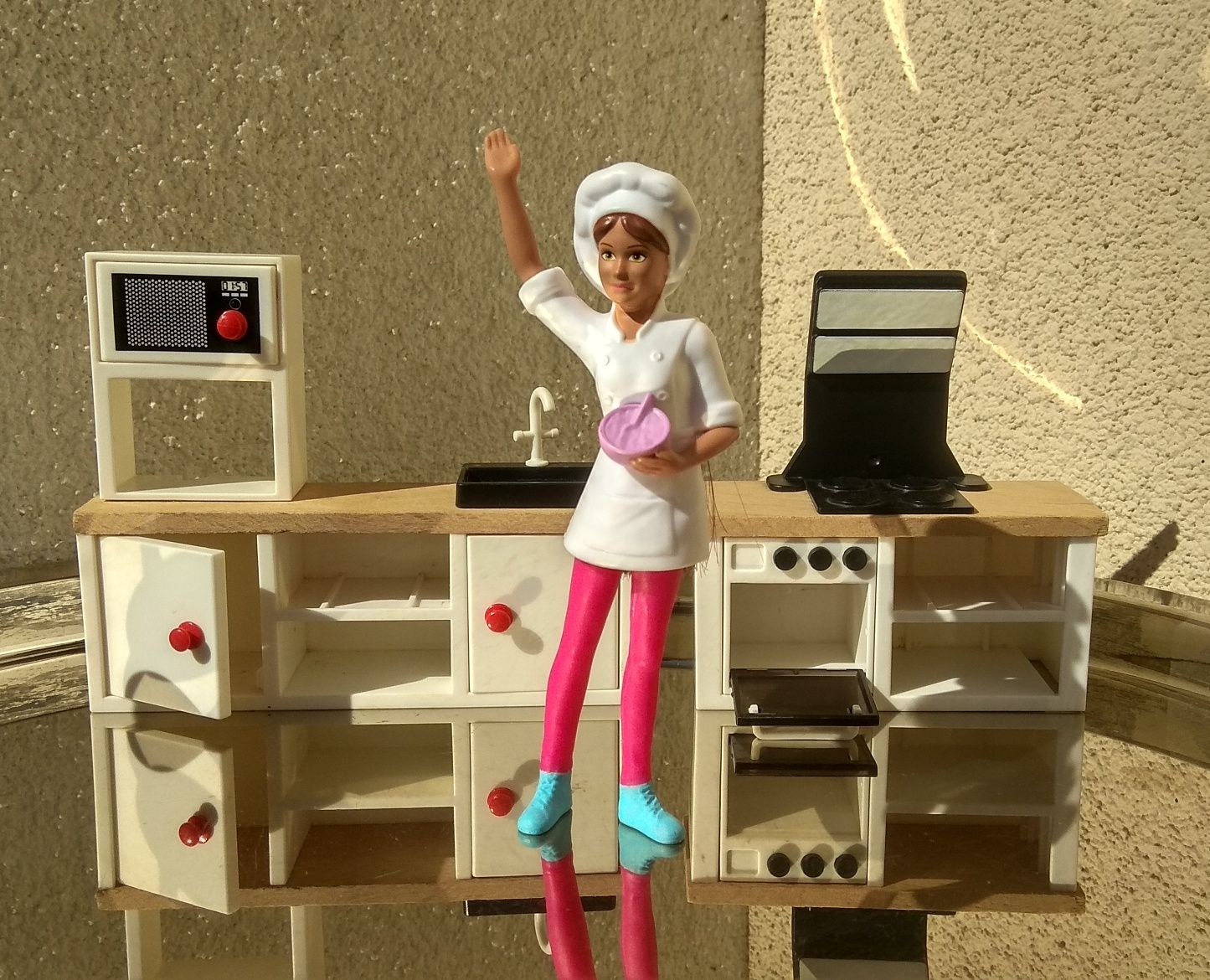 MasterChef , Barbie с обзавеждане от кухня, спалня и баня.