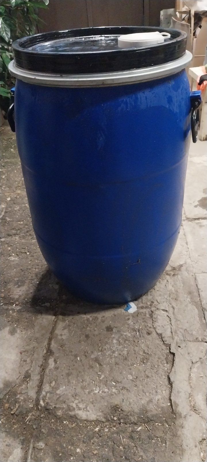 Пластмасови бидони