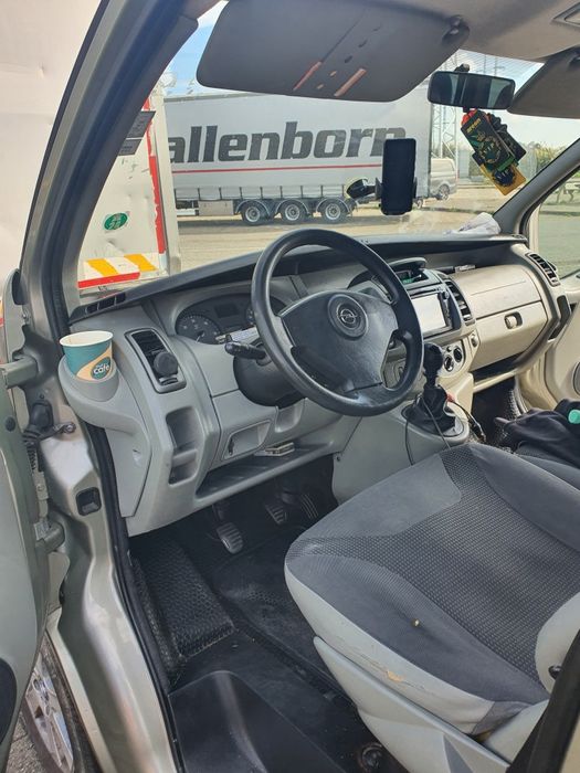 Opel Vivaro 2.0l 8+1 locuri