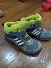 Детские зимние ботинки от фирмы Adidas индонезия.33 раз.Не промокают