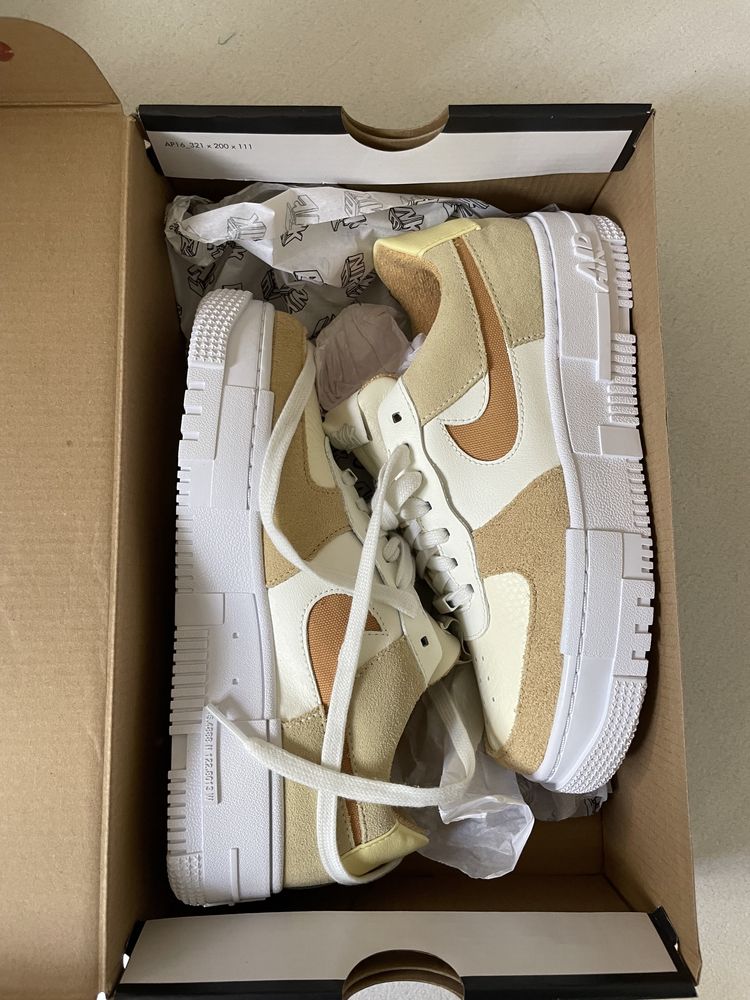 Nike pixel coconut milk 37.5 100% originali