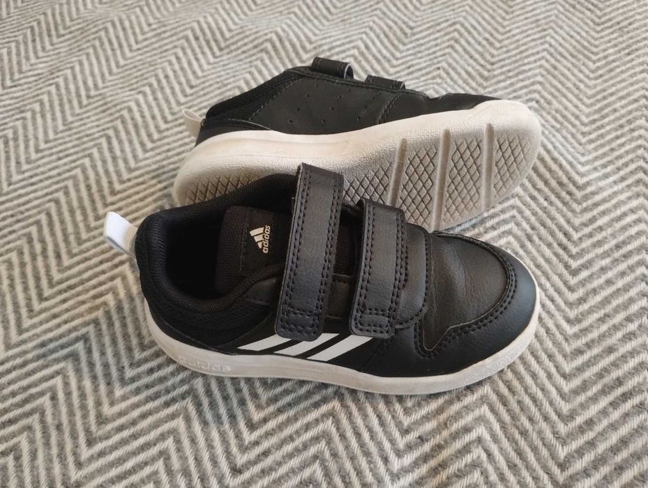 Adidas кожени маратонки номер 25