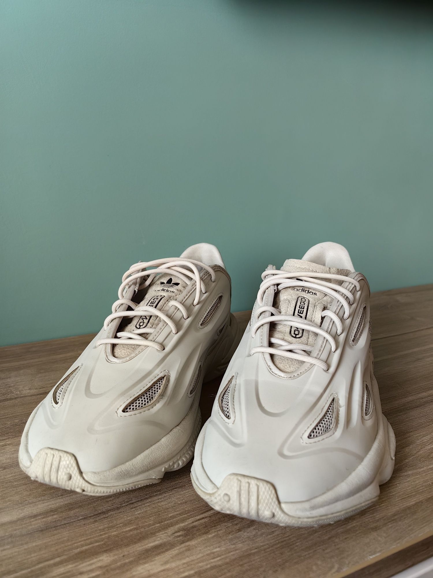 Маратонки Adidas OZWEEGO
Продуктов код: GZ5231