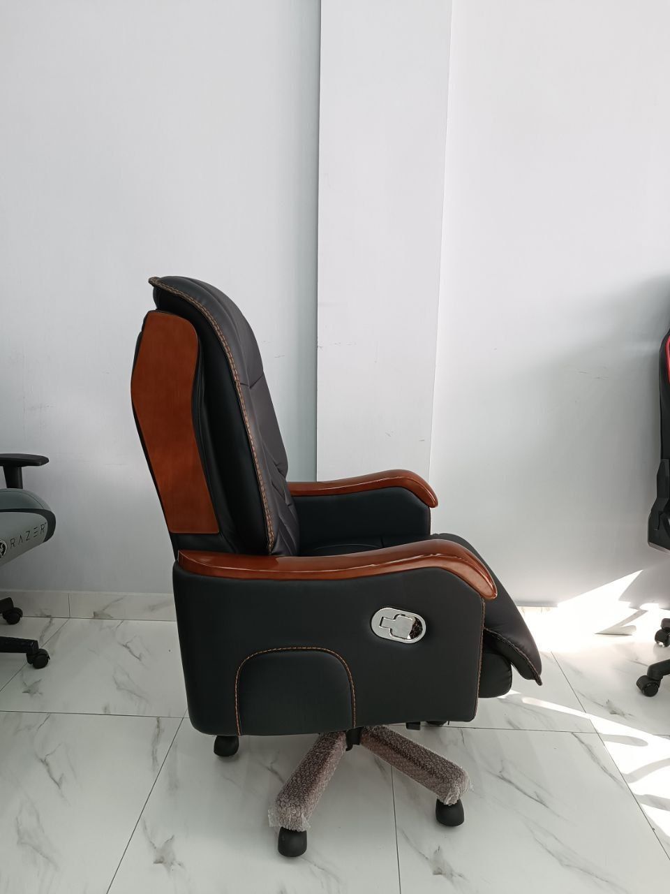 Офисное кресло для руководителя модель Boss chair 074 va 084