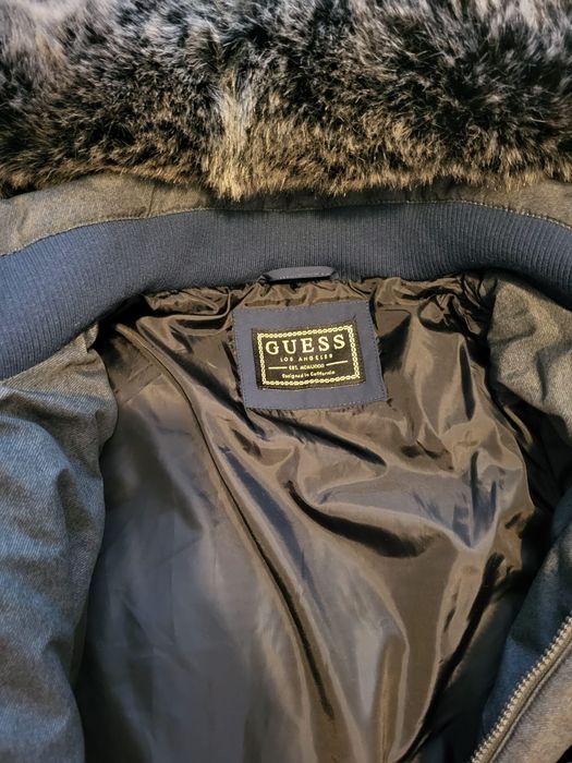 Vând geaca de iarna Guess