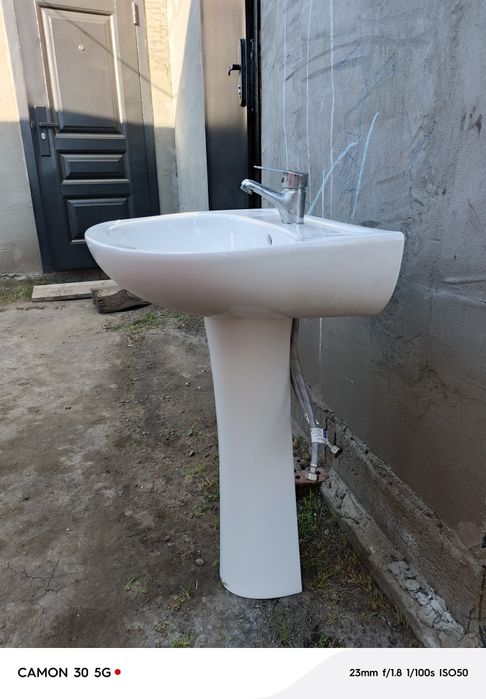 Раковина со стойкой