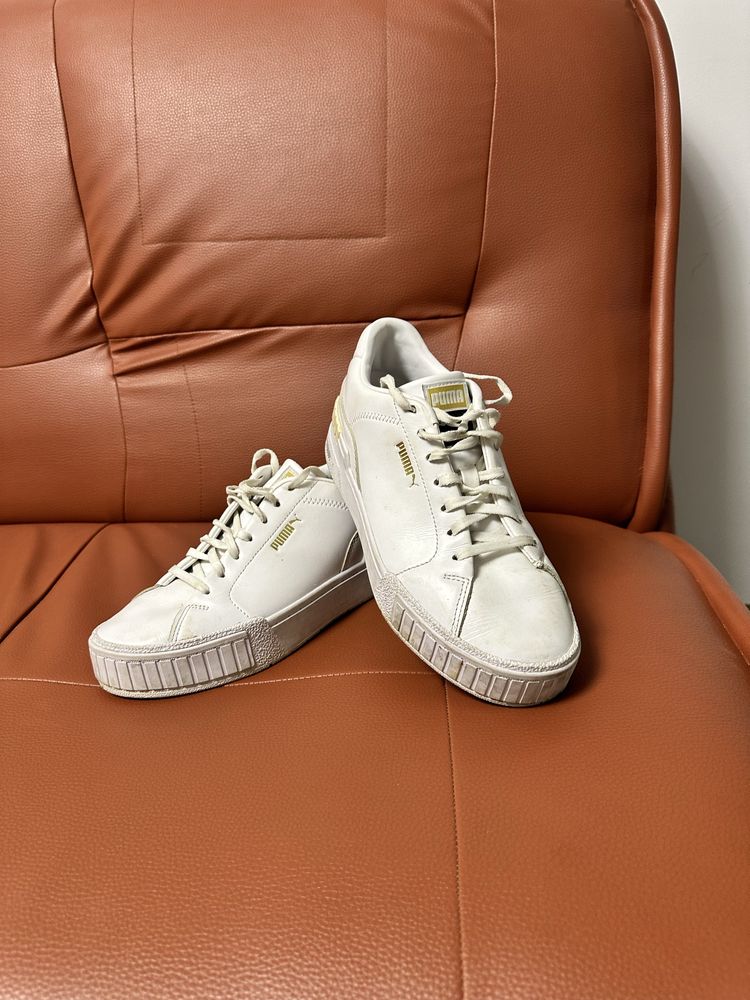 Adidasi Puma numarul 40