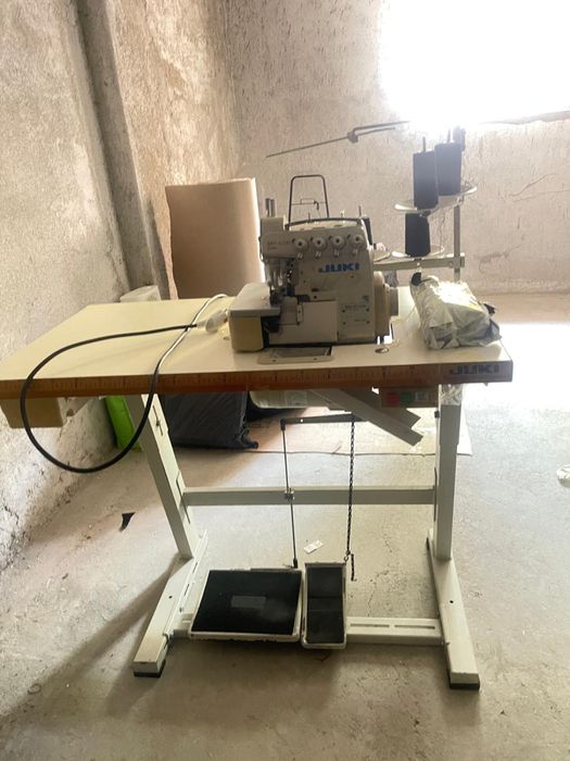Masina de surfilat JUKI MO 6700 2 ace 4 fire petfect functionala