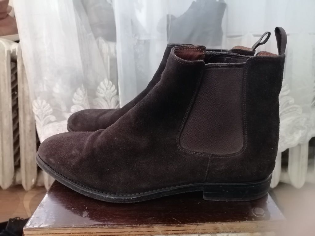 Продам замшевую обувь.