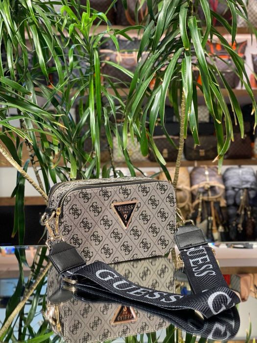 Geanta Guess Noua !!! Dimensiuni 20/12 !!!