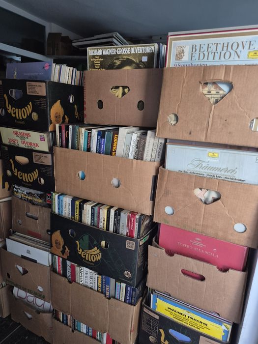 Lot Discuri Vinil colectie 200 in stare buna cu muzica clasică 

- Tot