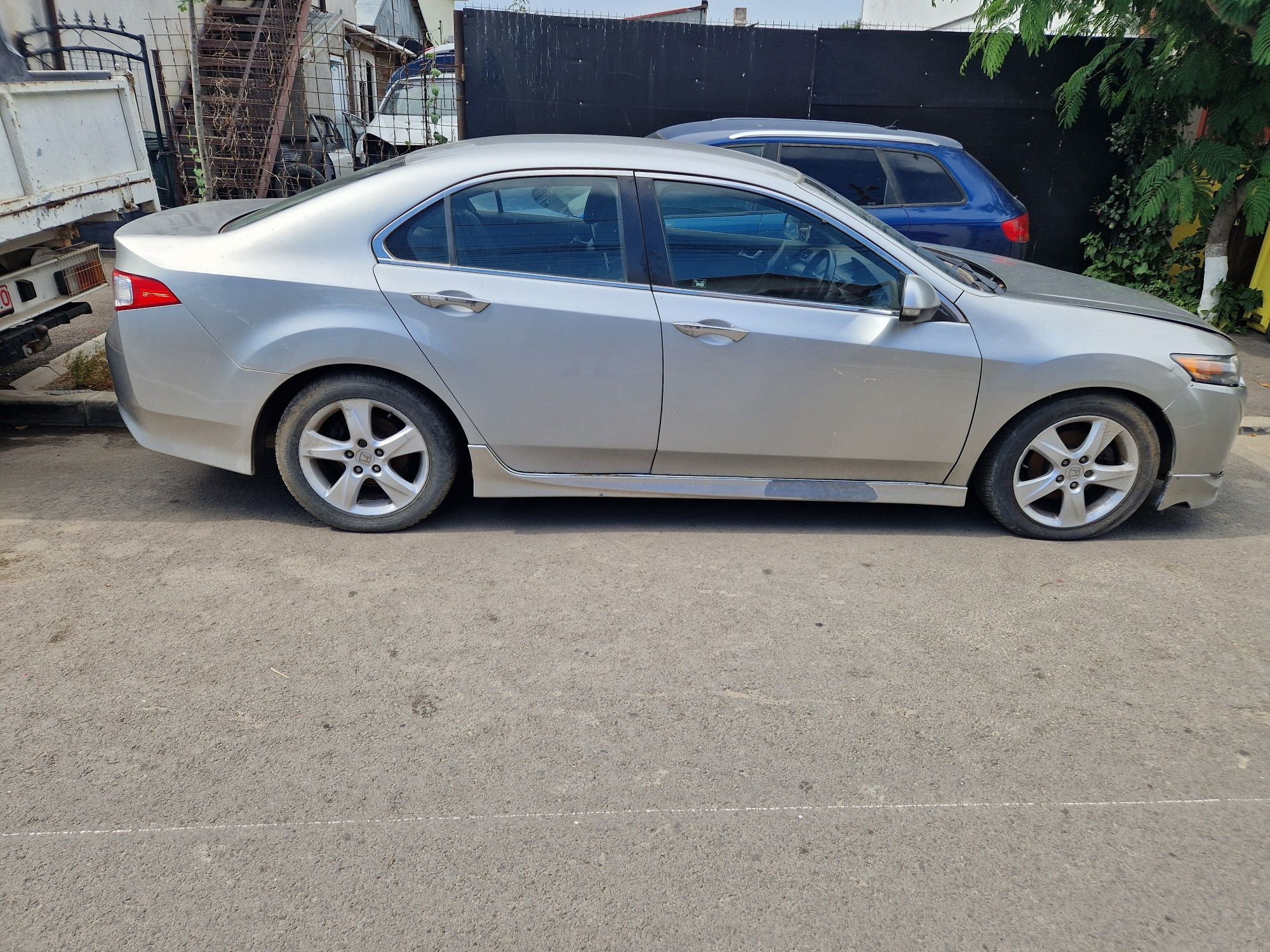 Dezmembrez Honda Acord facelift 2.2