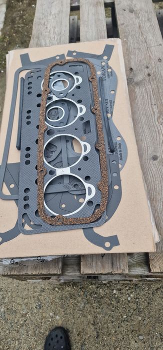 Set garnituri motor tractor fiat 411.415 full pret 350 lei cuprinde to