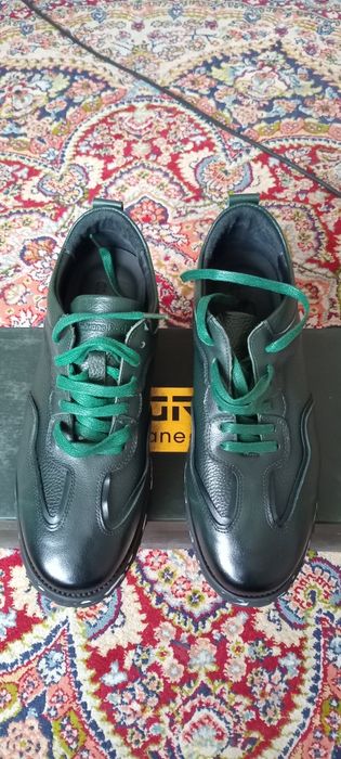 Осенний кожанный ботинок