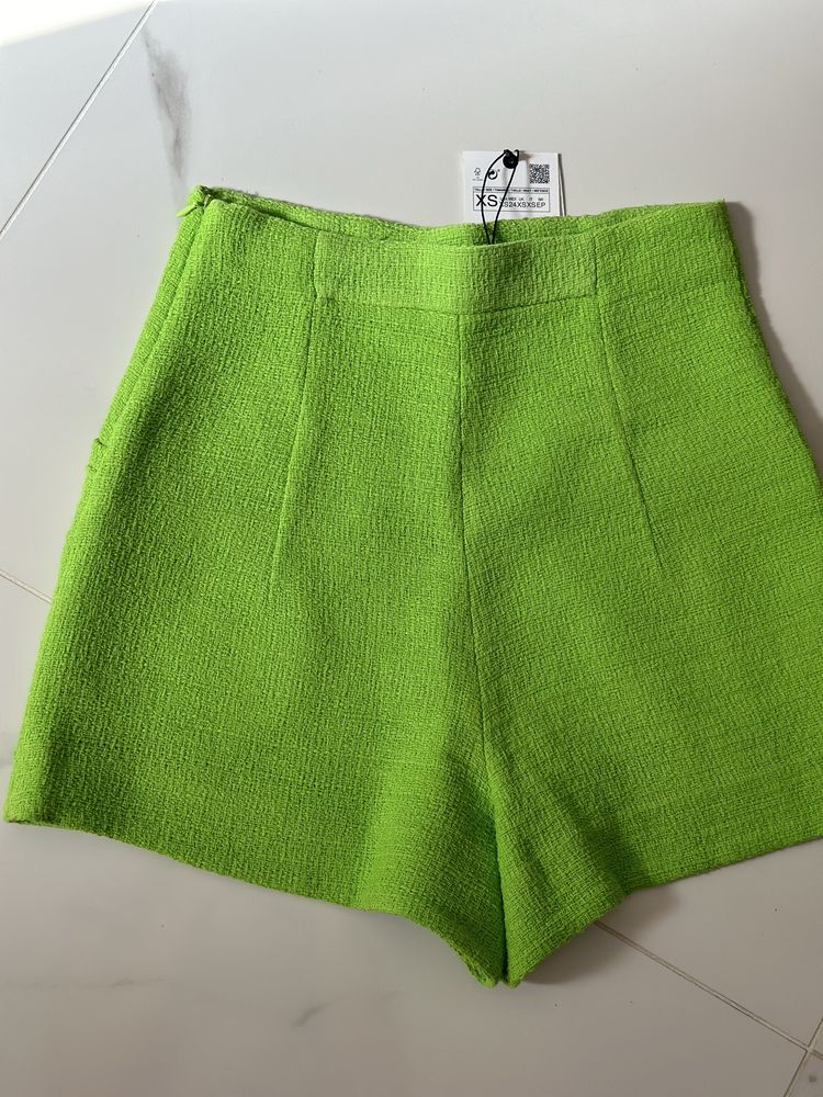 Zara къси панталонки от туид нови с етикет