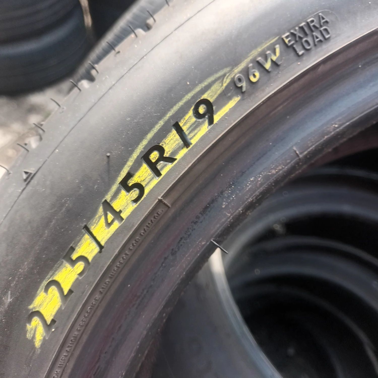225 45 19 DUNLOP 4броя летни