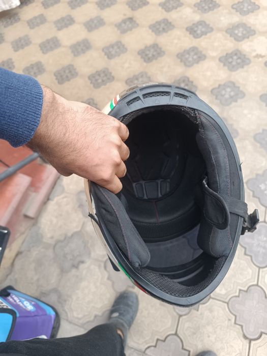 Мото каска сотилади