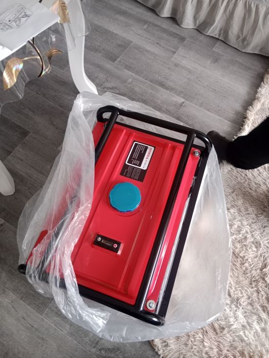Продам бензиновый генератор хонда