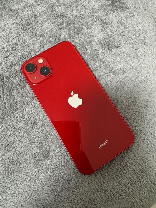 iPhone 13 червен