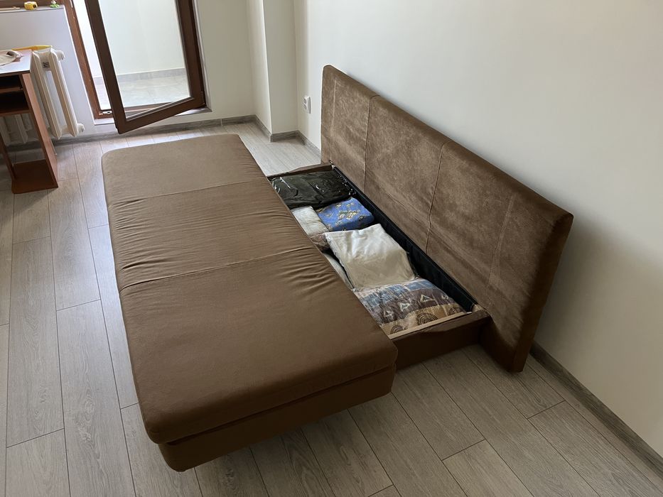 Canapea extensibilă cu spațiu de depozitare
