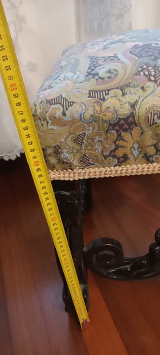 Scaun vechi din lemn