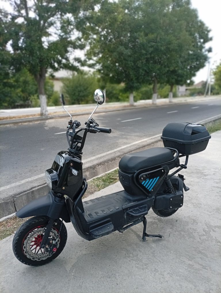 Skuter sotiladi narxi 6 mln