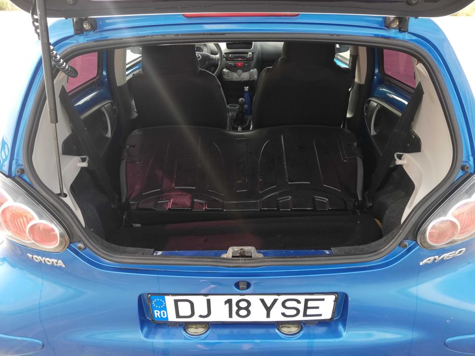Vând Toyota  Aygo 2012