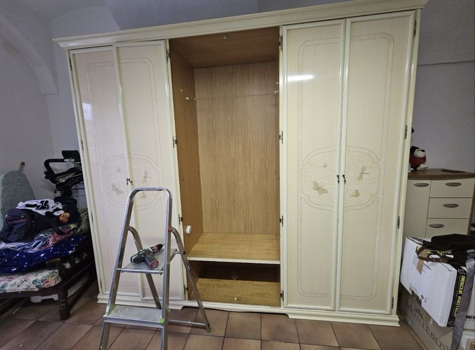 Dulap Italian elegant cu oglinzi – 6 uși, stil clasic, impecabil