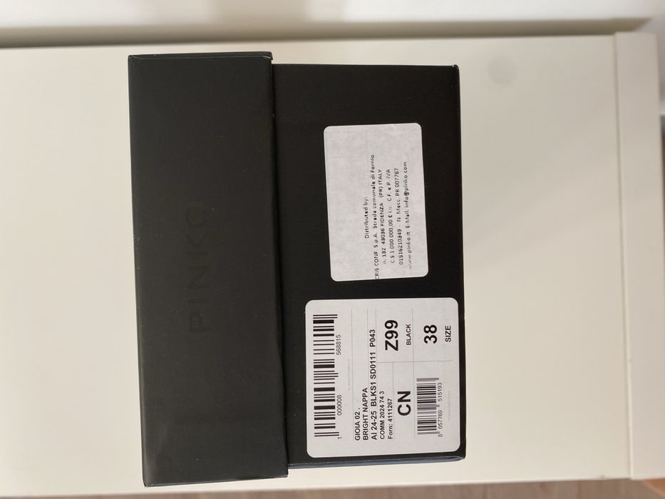 Обувки на PINKO