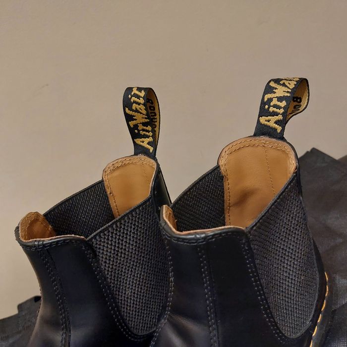 Dr. Martens черни боти (модел Chelsea) от натурална кожа