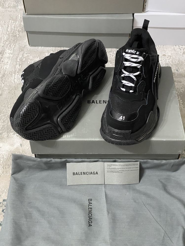 Adidasi Balenciaga triple S