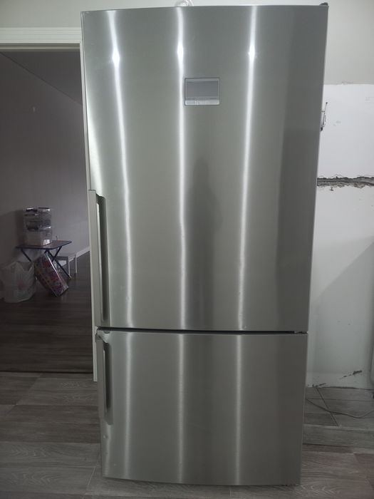 Большой холодильник