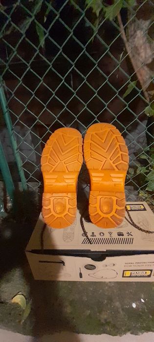 Работни обувки  и маратонки-кецове