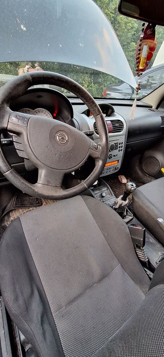 Opel corsa avariat