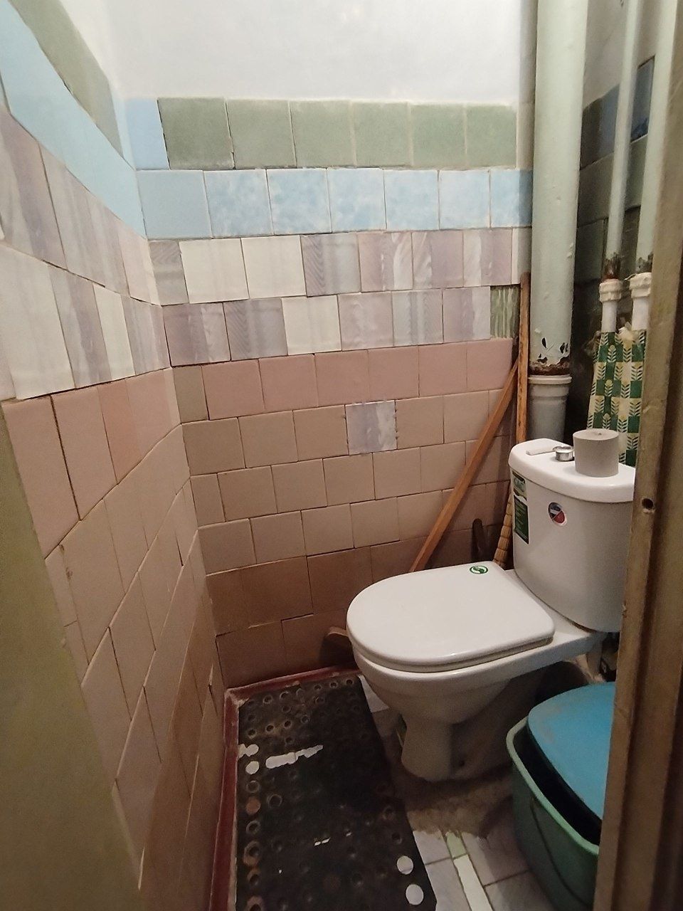 СРОЧНО ПРОДАЕТСЯ Чирчик ш. 3 м/н 2х/2/4 янги планировка 64 м²