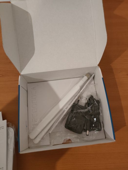 Router wireless Alcatel Link Hub LTE Cat4 Home Station