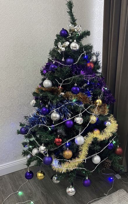 Продам елку с игрушками