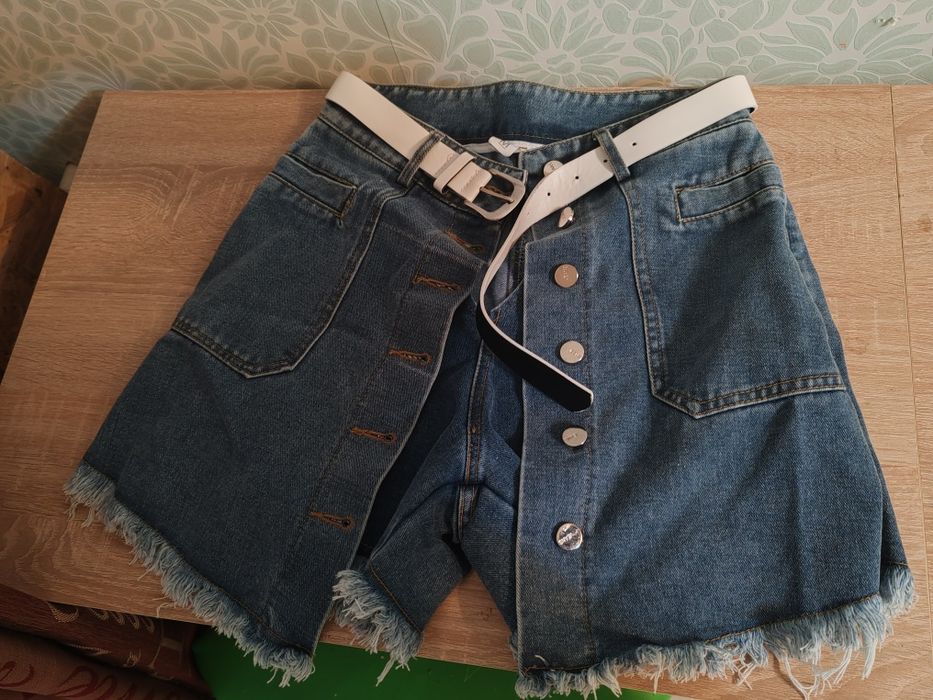 Продам новые джинцы и юбку шорты